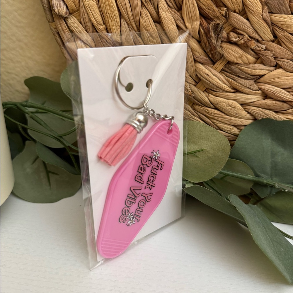 🆕 Retro Motel Keychain - Picture 3 of 4